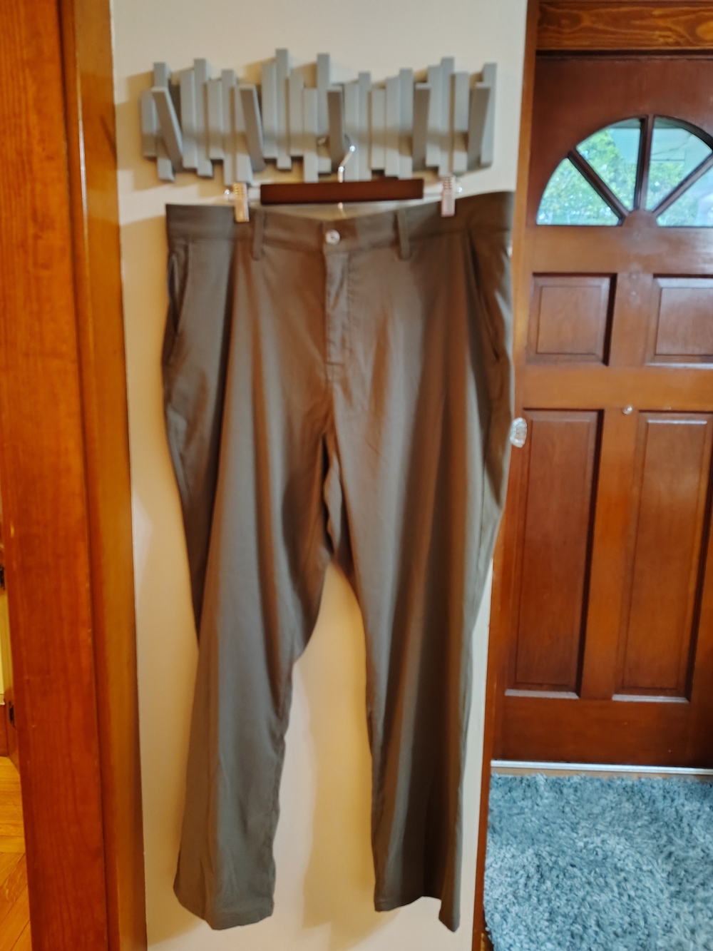Weatherproof Vintage Men's Straight-Fit Chino Pants in Olive Green